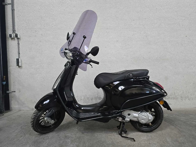 Vespa - bromscooter - sprint 4t sport - 45km uitvoering dpf74f - afbeelding 1 van  7