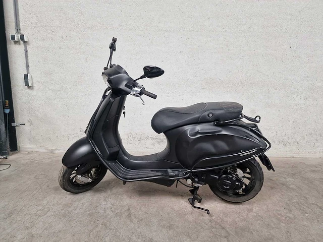 Vespa - bromscooter - sprint 4t sport - 45km uitvoering dtn63b - afbeelding 1 van  7