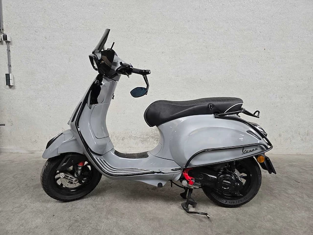 Vespa - bromscooter - sprint 4t sport - 45km uitvoering dzv34v - afbeelding 1 van  9