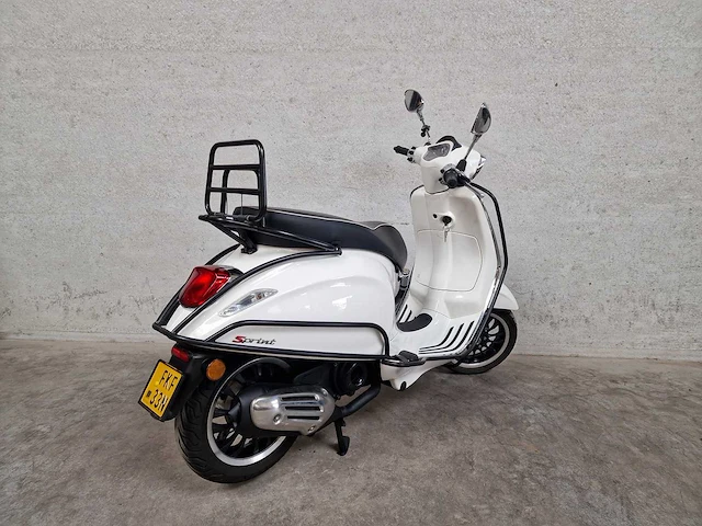 Vespa - bromscooter - sprint 50 - 4t 45km uitvoering fkf33n - afbeelding 5 van  7