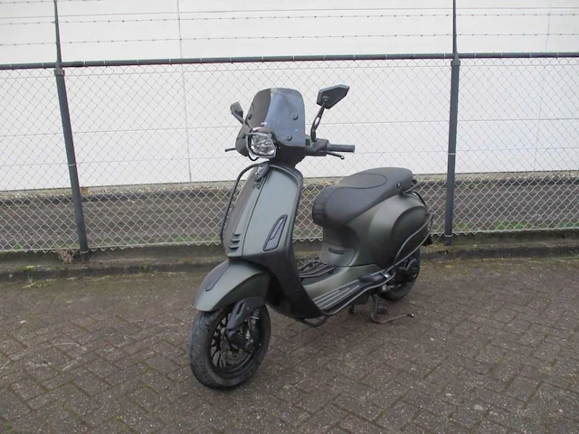 Vespa - bromscooter - sprint 50 custom special injectie - scooter - afbeelding 4 van  11