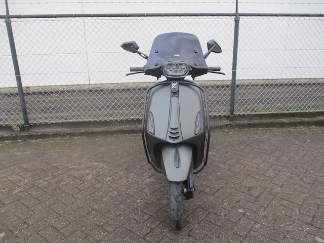 Vespa - bromscooter - sprint 50 custom special injectie - scooter - afbeelding 5 van  11