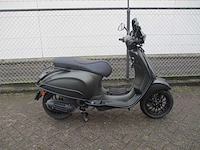 Vespa - bromscooter - sprint 50 custom special injectie - scooter - afbeelding 8 van  11