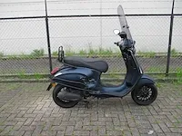 Vespa - bromscooter - sprint custom 4t - scooter - afbeelding 8 van  11