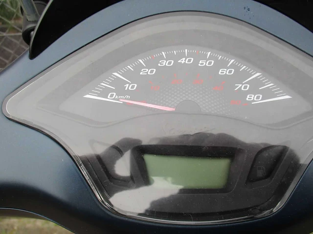 Vespa - bromscooter - sprint custom 4t - scooter - afbeelding 3 van  11