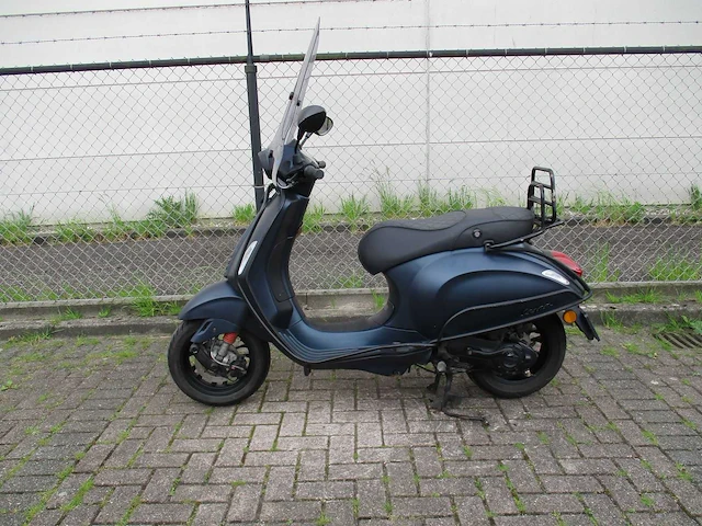 Vespa - bromscooter - sprint custom 4t - scooter - afbeelding 1 van  11