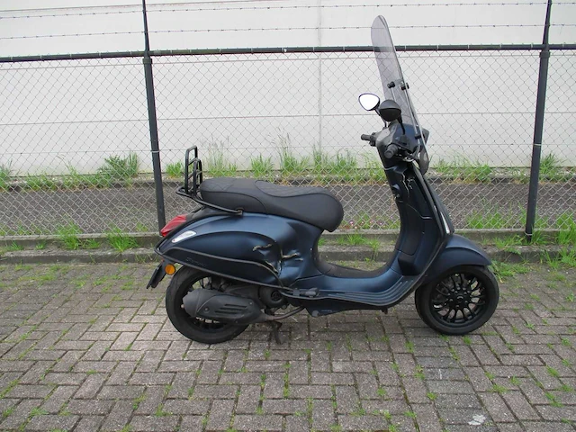 Vespa - bromscooter - sprint custom 4t - scooter - afbeelding 8 van  11