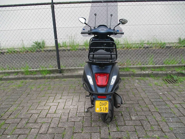 Vespa - bromscooter - sprint custom 4t - scooter - afbeelding 10 van  11