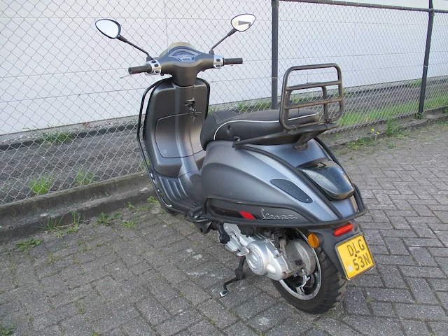 Vespa - bromscooter - sprint sport 4t - scooter - afbeelding 2 van  11