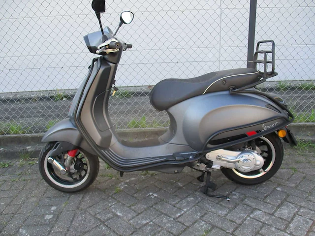 Vespa - bromscooter - sprint sport 4t - scooter - afbeelding 1 van  11