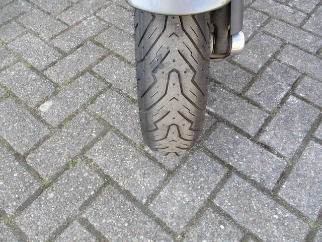 Vespa - bromscooter - sprint sport 4t - scooter - afbeelding 6 van  11