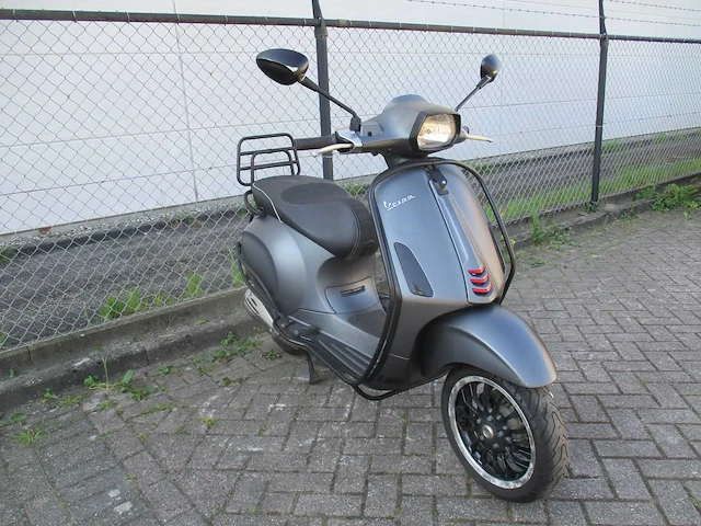 Vespa - bromscooter - sprint sport 4t - scooter - afbeelding 7 van  11