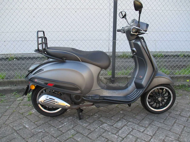 Vespa - bromscooter - sprint sport 4t - scooter - afbeelding 8 van  11