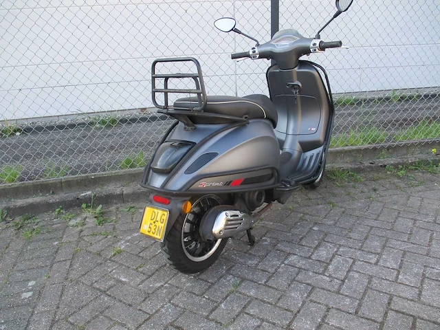 Vespa - bromscooter - sprint sport 4t - scooter - afbeelding 9 van  11