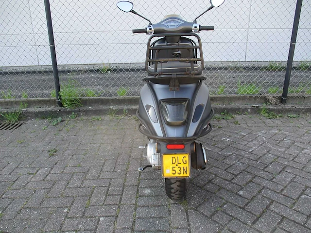 Vespa - bromscooter - sprint sport 4t - scooter - afbeelding 10 van  11