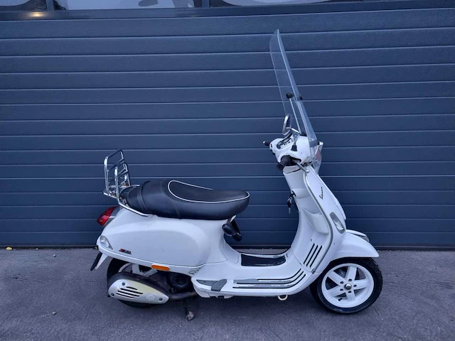 Vespa - c38 - snorfietsen & snorscooters - afbeelding 1 van  13
