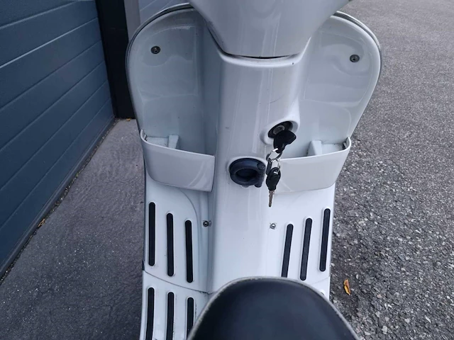 Vespa - c38 - snorfietsen & snorscooters - afbeelding 8 van  13