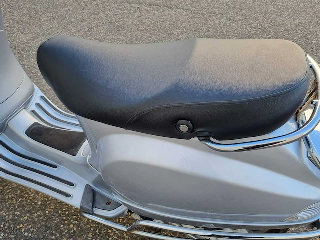 Vespa - c38 - snorfietsen & snorscooters - afbeelding 5 van  11