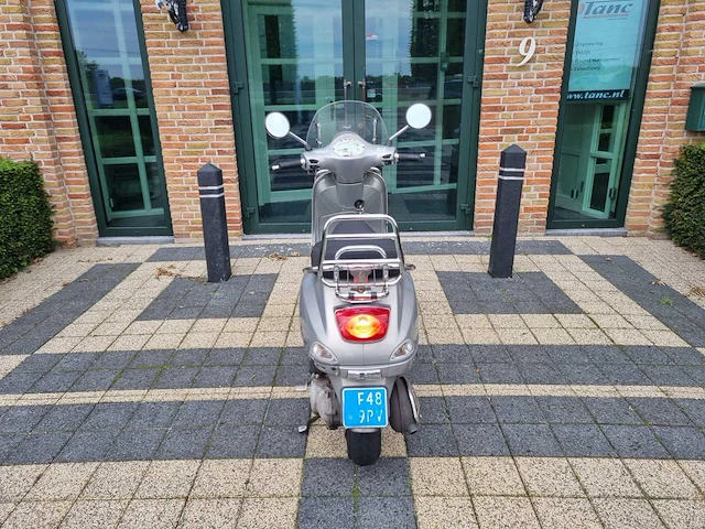 Vespa - c38 4t - snorfietsen & snorscooters - afbeelding 6 van  12