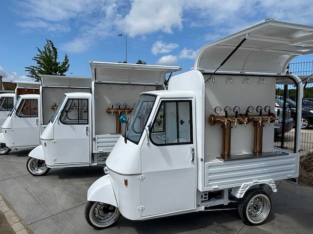 Vespa - drafts - ape - e-scooter foodtruck 2025 - afbeelding 2 van  24