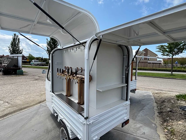 Vespa - drafts - ape - e-scooter foodtruck 2025 - afbeelding 4 van  24
