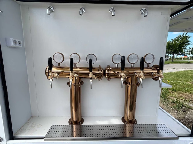 Vespa - drafts - ape - e-scooter foodtruck 2025 - afbeelding 9 van  24