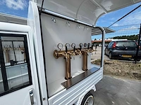 Vespa - drafts - ape - e-scooter foodtruck 2025 - afbeelding 21 van  24