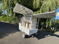 Vespa - drafts - ape - e-scooter foodtruck 2025 - afbeelding 23 van  24