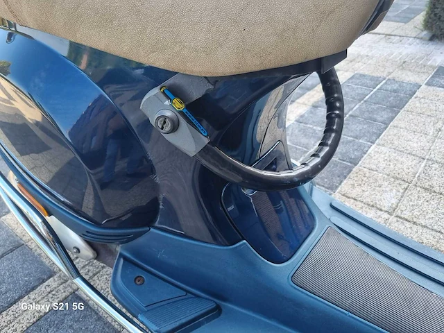 Vespa - lx 4t - scooter - afbeelding 3 van  13