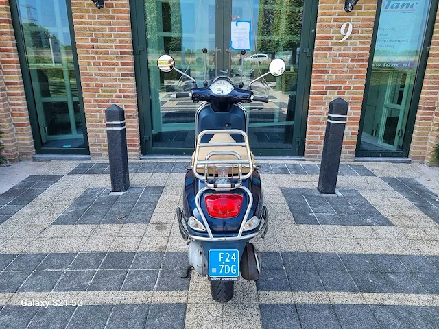 Vespa - lx 4t - scooter - afbeelding 9 van  13