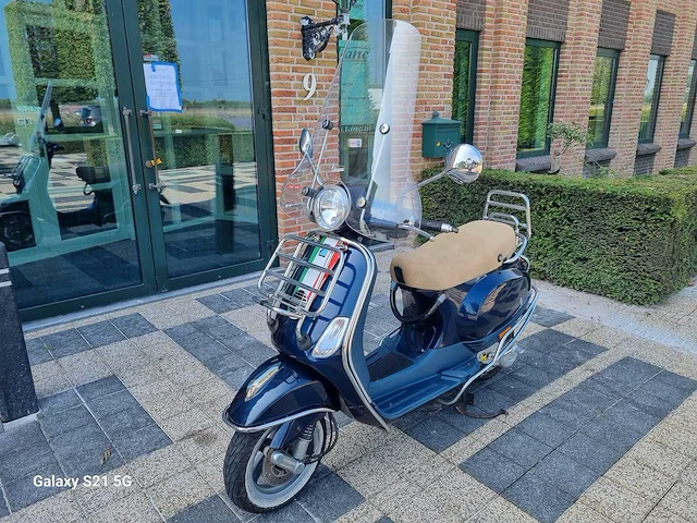 Vespa - lx 4t - scooter - afbeelding 13 van  13
