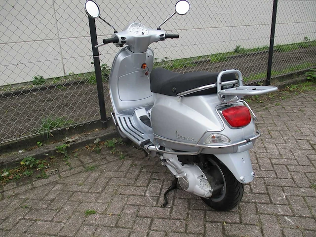 Vespa - motorscooter - lx 125 - motorfiets - afbeelding 2 van  11