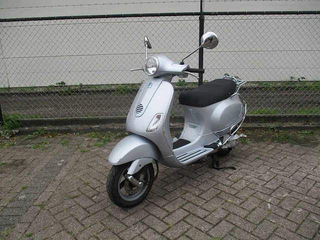 Vespa - motorscooter - lx 125 - motorfiets - afbeelding 4 van  11