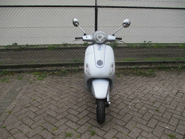 Vespa - motorscooter - lx 125 - motorfiets - afbeelding 5 van  11