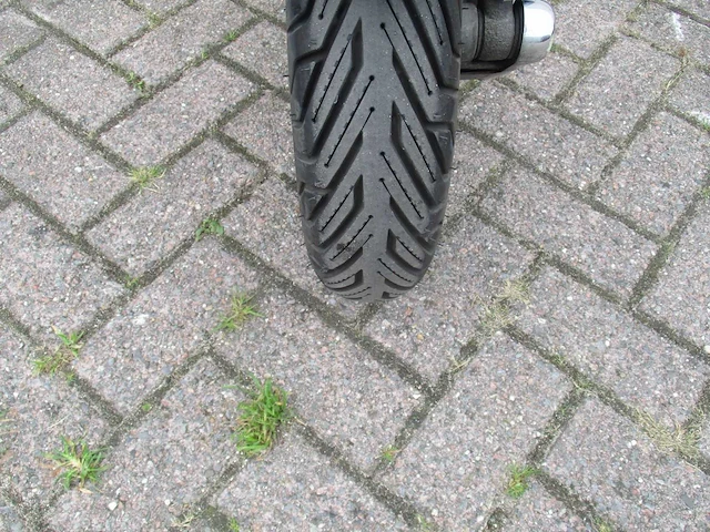 Vespa - motorscooter - lx 125 - motorfiets - afbeelding 6 van  11