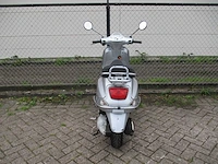 Vespa - motorscooter - lx 125 - motorfiets - afbeelding 10 van  11