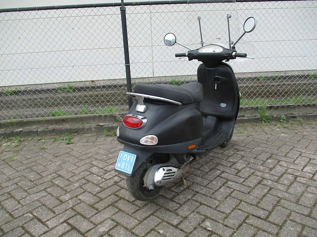 Vespa - snorscooter - et-2 - scooter - afbeelding 9 van  11