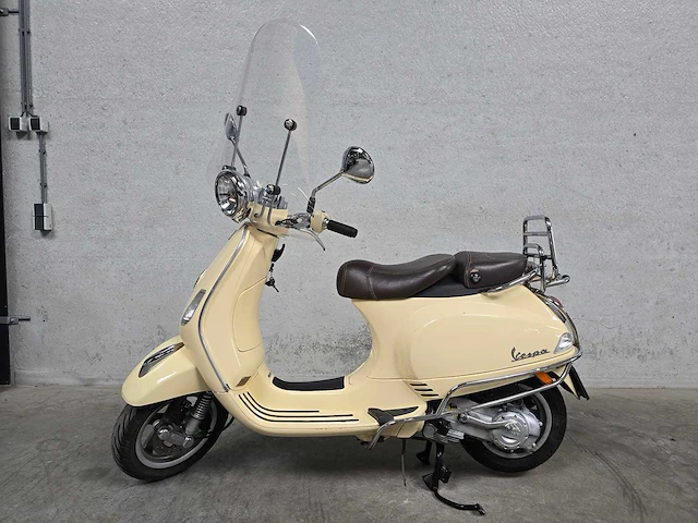 Vespa - snorscooter - lx 4t - 25km uitvoering f836ph - afbeelding 1 van  7
