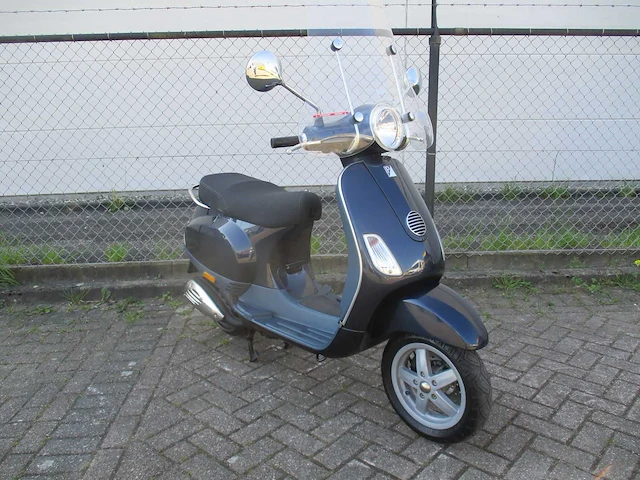 Vespa - snorscooter - lx 50 4t - scooter - afbeelding 7 van  11
