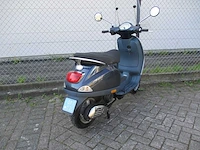 Vespa - snorscooter - lx 50 4t - scooter - afbeelding 9 van  11