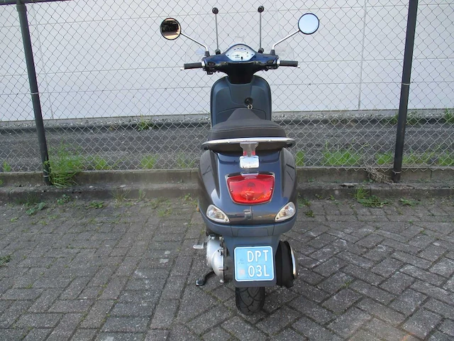 Vespa - snorscooter - lx 50 4t - scooter - afbeelding 10 van  11