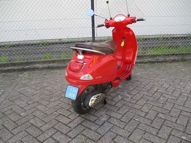 Vespa - snorscooter - lx 50 4t - scooter - afbeelding 9 van  11