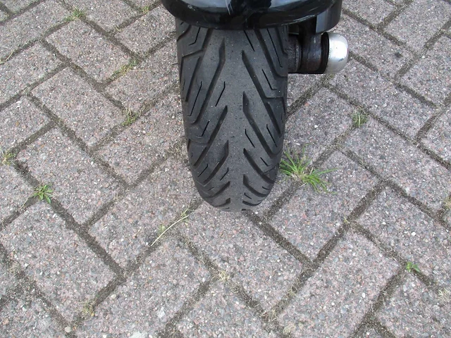 Vespa - snorscooter - lx 50 4t - scooter - afbeelding 6 van  11