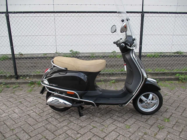 Vespa - snorscooter - lx 50 4t - scooter - afbeelding 8 van  11