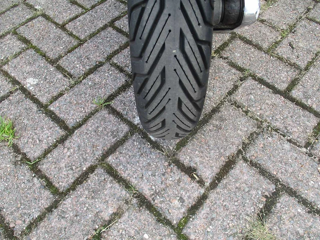 Vespa - snorscooter - lx 50 4t - scooter - afbeelding 6 van  11