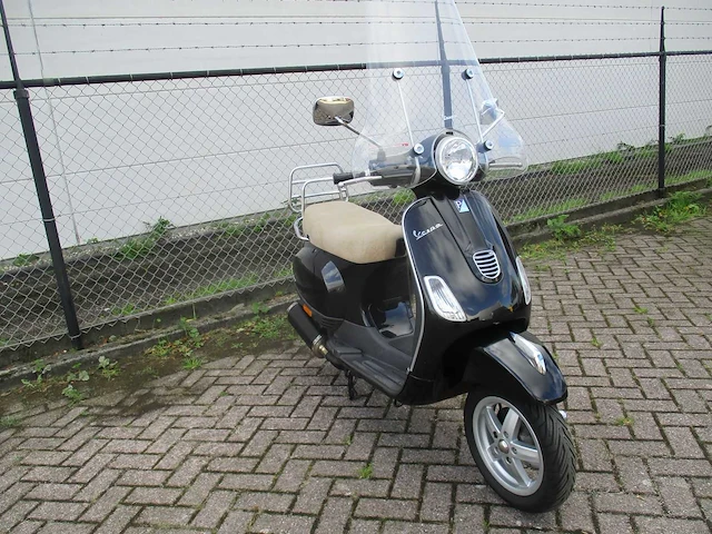 Vespa - snorscooter - lx 50 4t - scooter - afbeelding 7 van  11