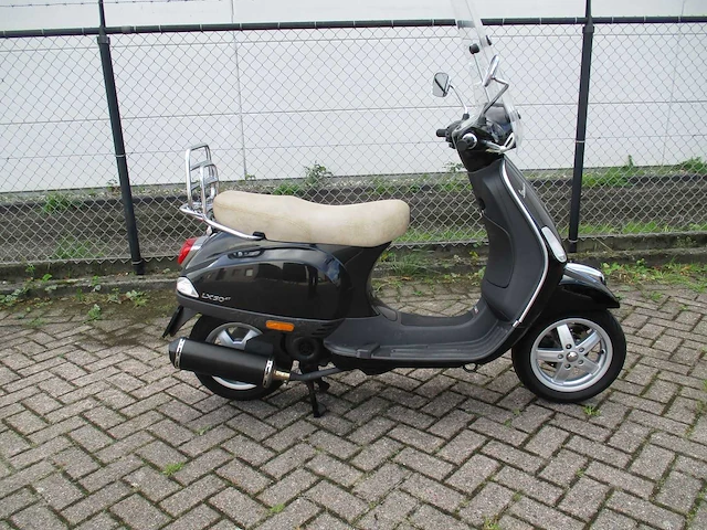 Vespa - snorscooter - lx 50 4t - scooter - afbeelding 8 van  11