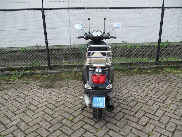 Vespa - snorscooter - lx 50 4t - scooter - afbeelding 10 van  11