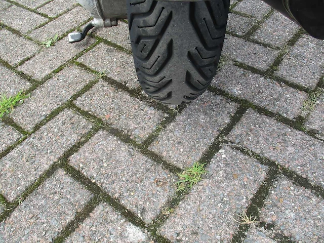 Vespa - snorscooter - lx 50 4t - scooter - afbeelding 11 van  11
