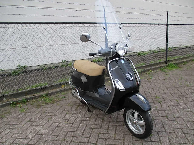 Vespa - snorscooter - lx 50 4t - scooter - afbeelding 7 van  11
